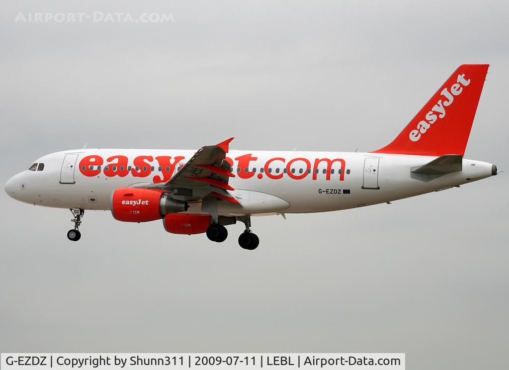 G-EZDZ, 2009 Airbus A319-111 C/N 3774, Landing rwy 25R