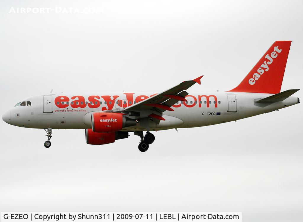 G-EZEO, 2004 Airbus A319-111 C/N 2249, Landing rwy 25R
