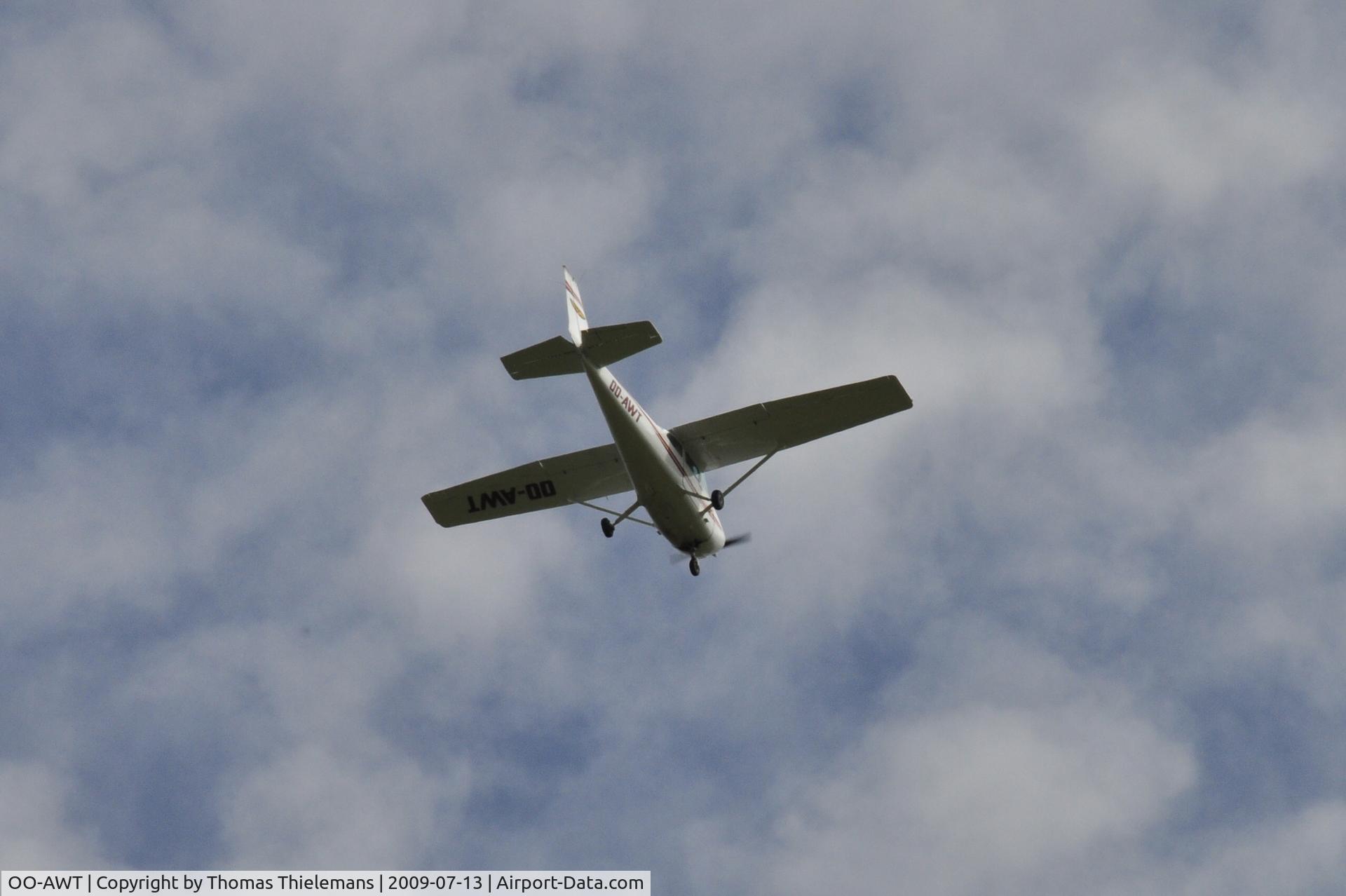 OO-AWT, 1975 Reims F172M II Skyhawk C/N 1236, in flight