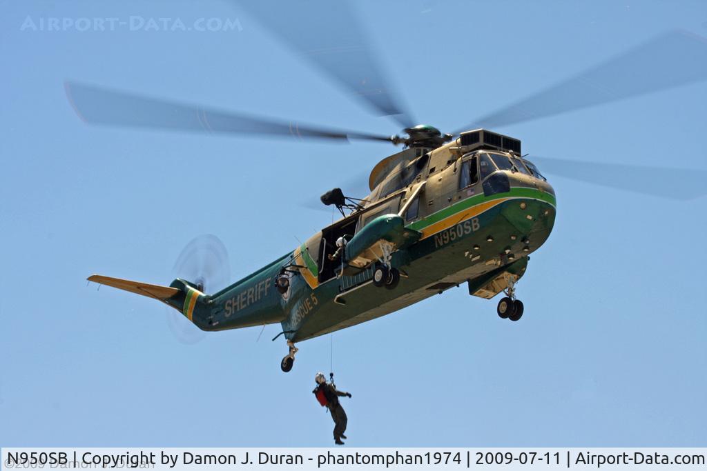 N950SB, Sikorsky SH-3H Sea King C/N 61372, Rescue 5 during demo at American Heroes Airshow, Hansen Dam Rec Ctr. Lakeview Terrace, CA