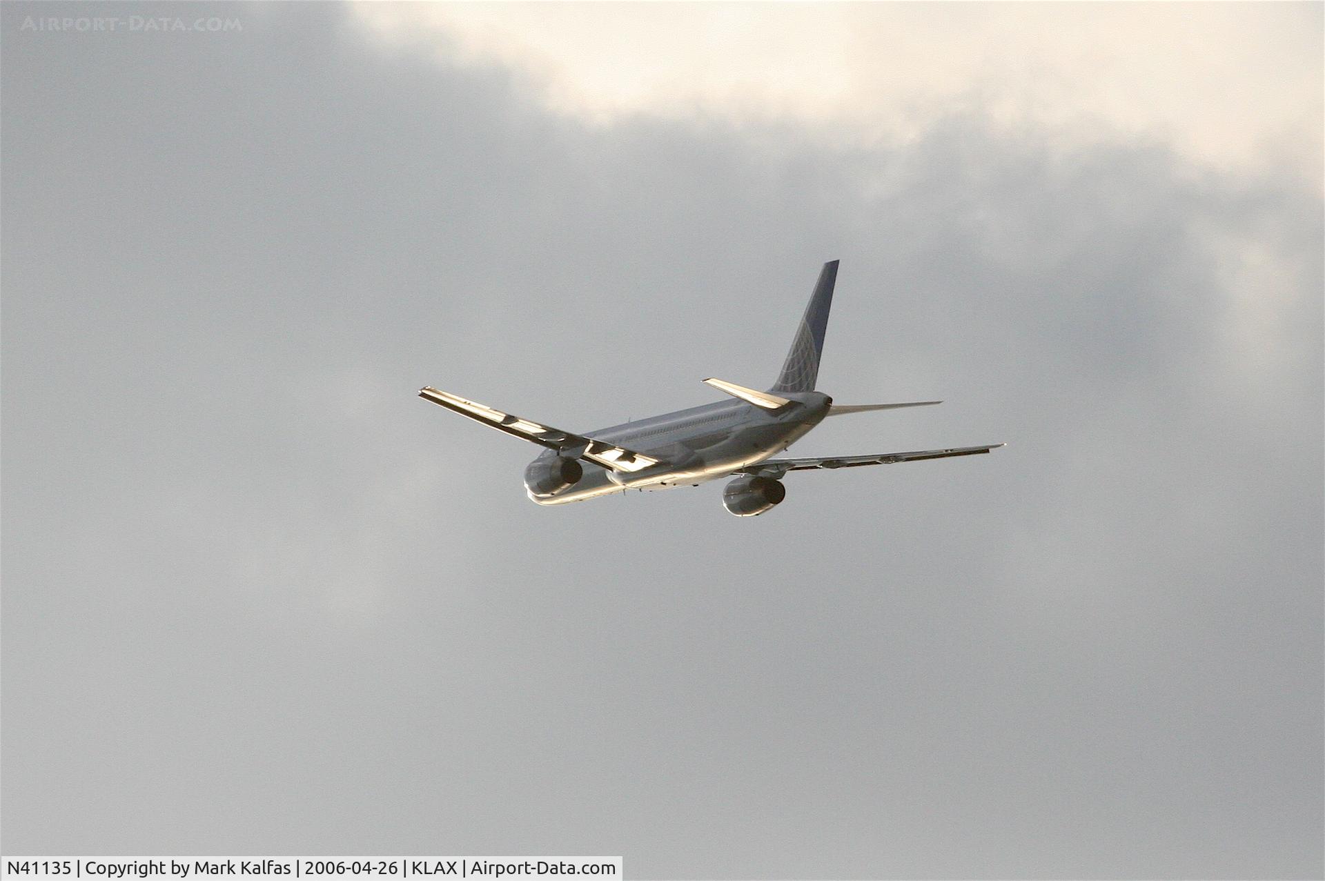N41135, 1999 Boeing 757-224 C/N 29284, Continental Airlines Boeing 757-224, N41135, Departing KLAX for KIAH