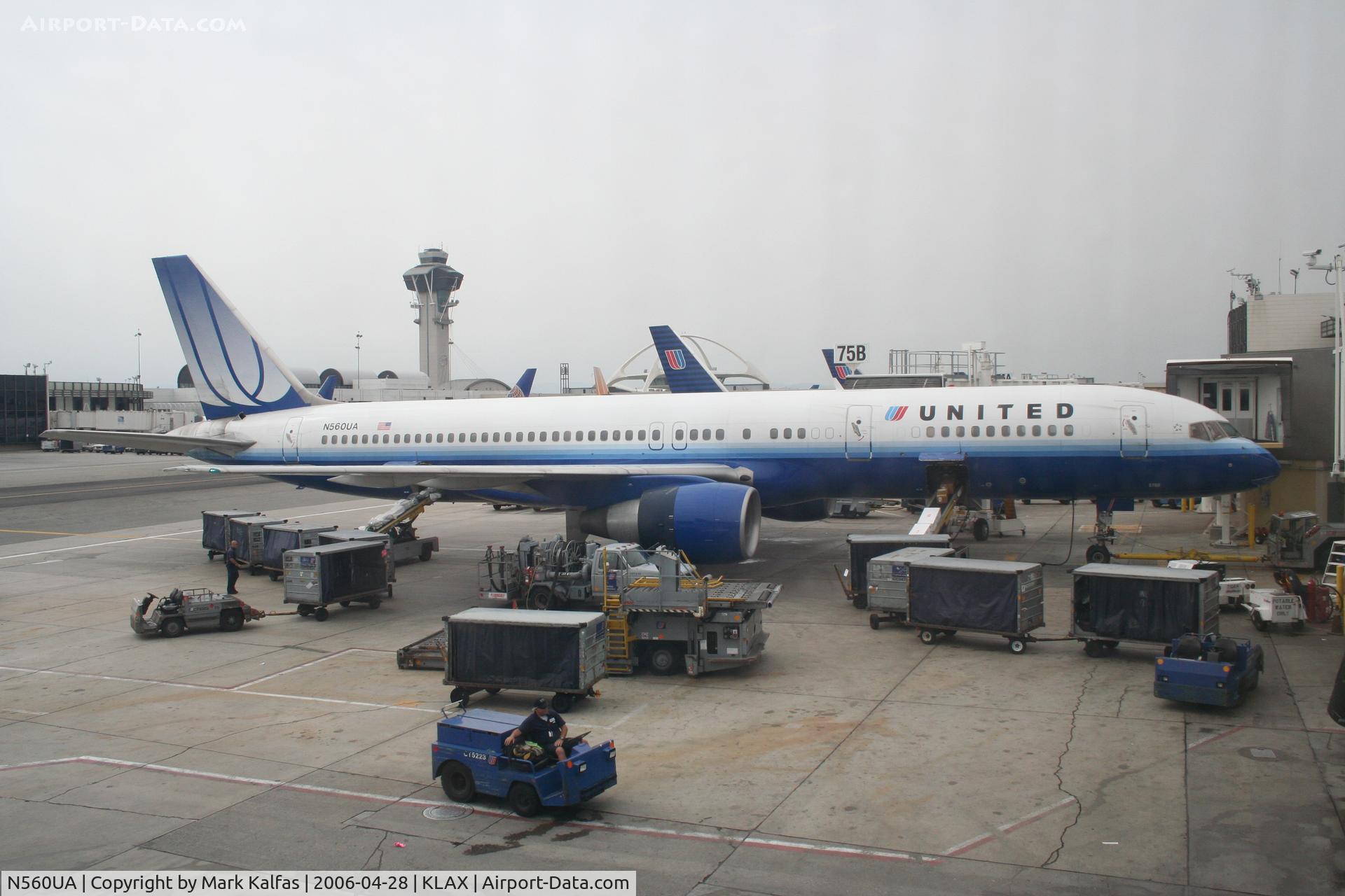 N560UA, 1992 Boeing 757-222 C/N 26660, United Airlines Boeing 757-222, N560UA at the gate KLAX 