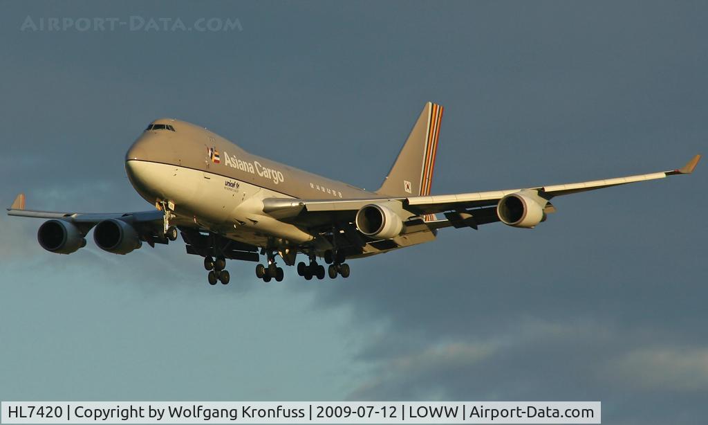 HL7420, 1995 Boeing 747-48EF (SCD) C/N 25783, old cs