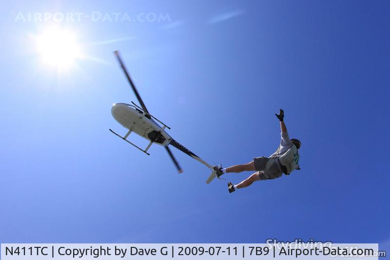 N411TC, 1994 Robinson R44 C/N 0034, A skydiver falls backwards from the R44 over Ellington, CT