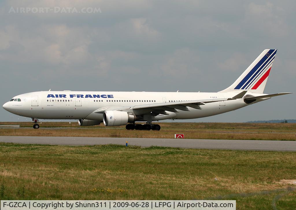F-GZCA, 2001 Airbus A330-203 C/N 422, Taxiing for departure...
