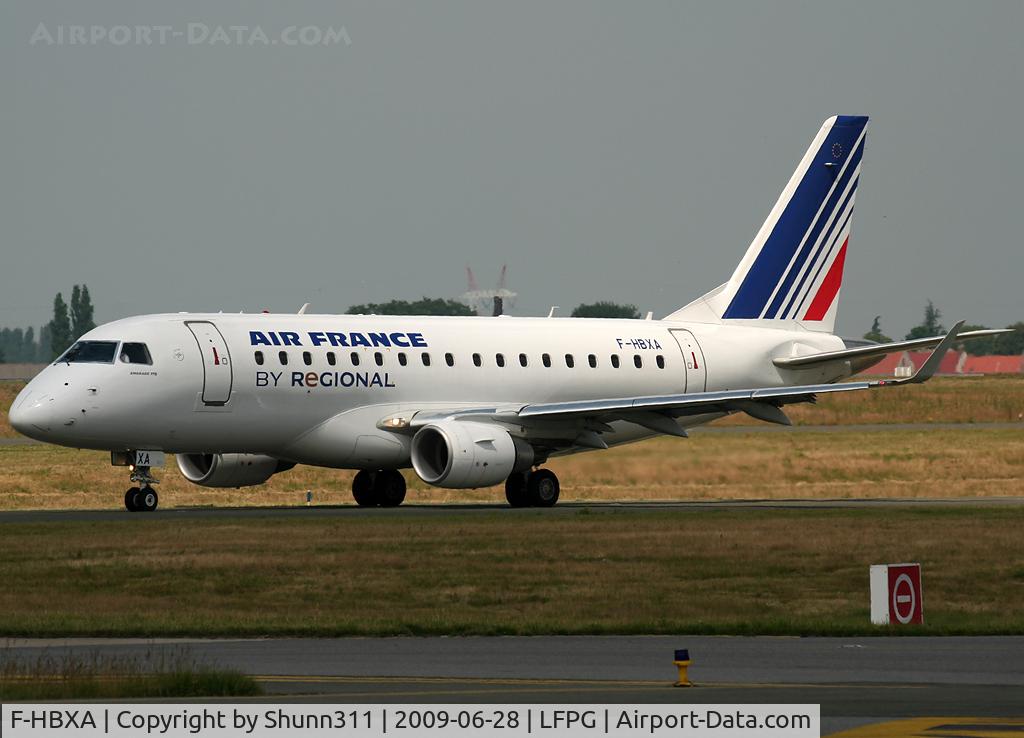 F-HBXA, 2008 Embraer 170LR (ERJ-170-100LR) C/N 17000237, Taxiing for departure...