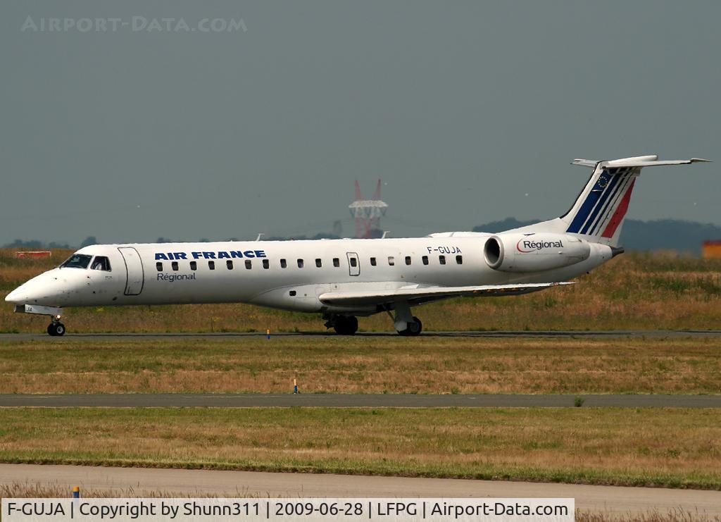 F-GUJA, 2001 Embraer EMB-145MP (ERJ-145MP) C/N 145407, Taxiing for departure...