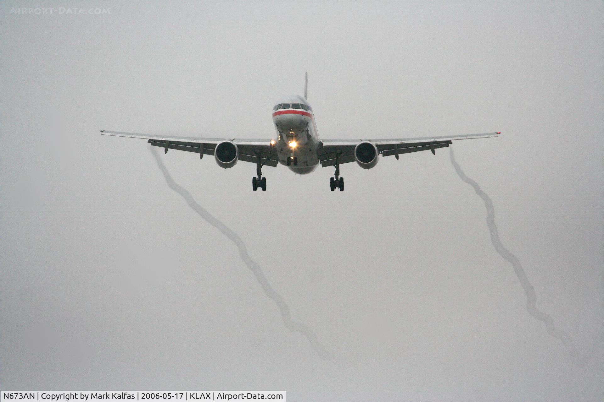 N673AN, 1998 Boeing 757-223 C/N 29423, American Airlines 757-223 , short final 25L KLAX