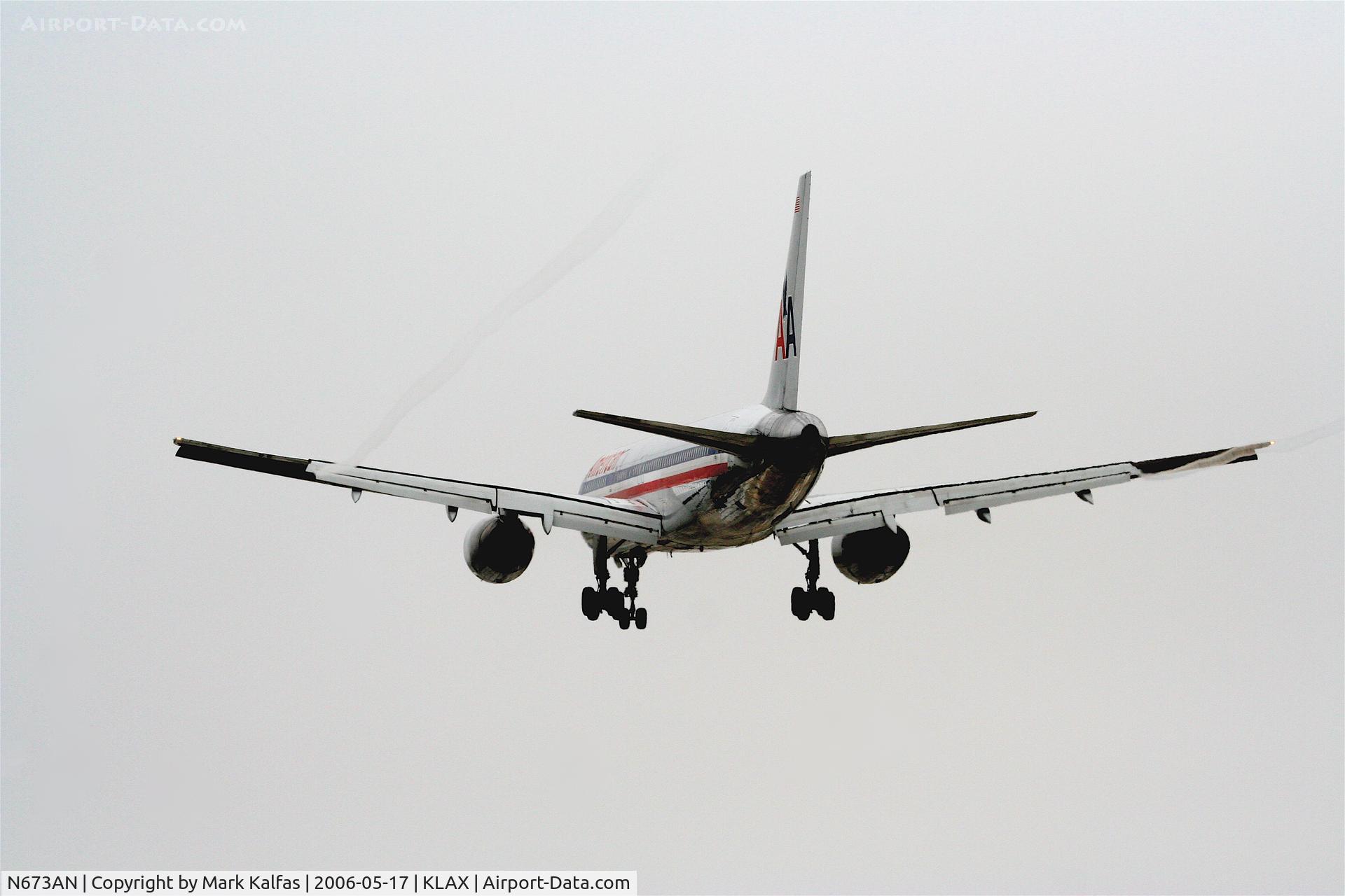 N673AN, 1998 Boeing 757-223 C/N 29423, American Airlines 757-223, N673AN, on final 25L KLAX