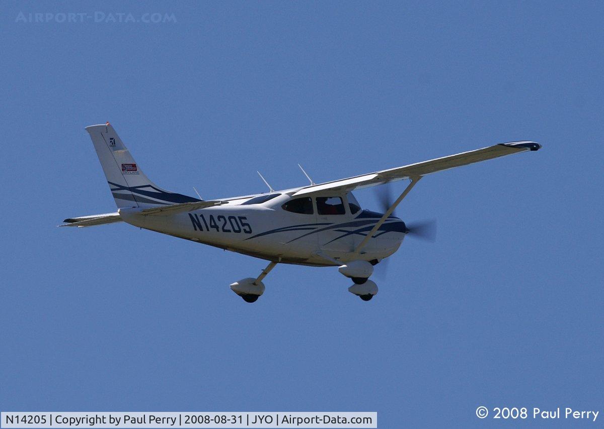 N14205, 2007 Cessna 182T Skylane C/N 18281889, Motoring on by...