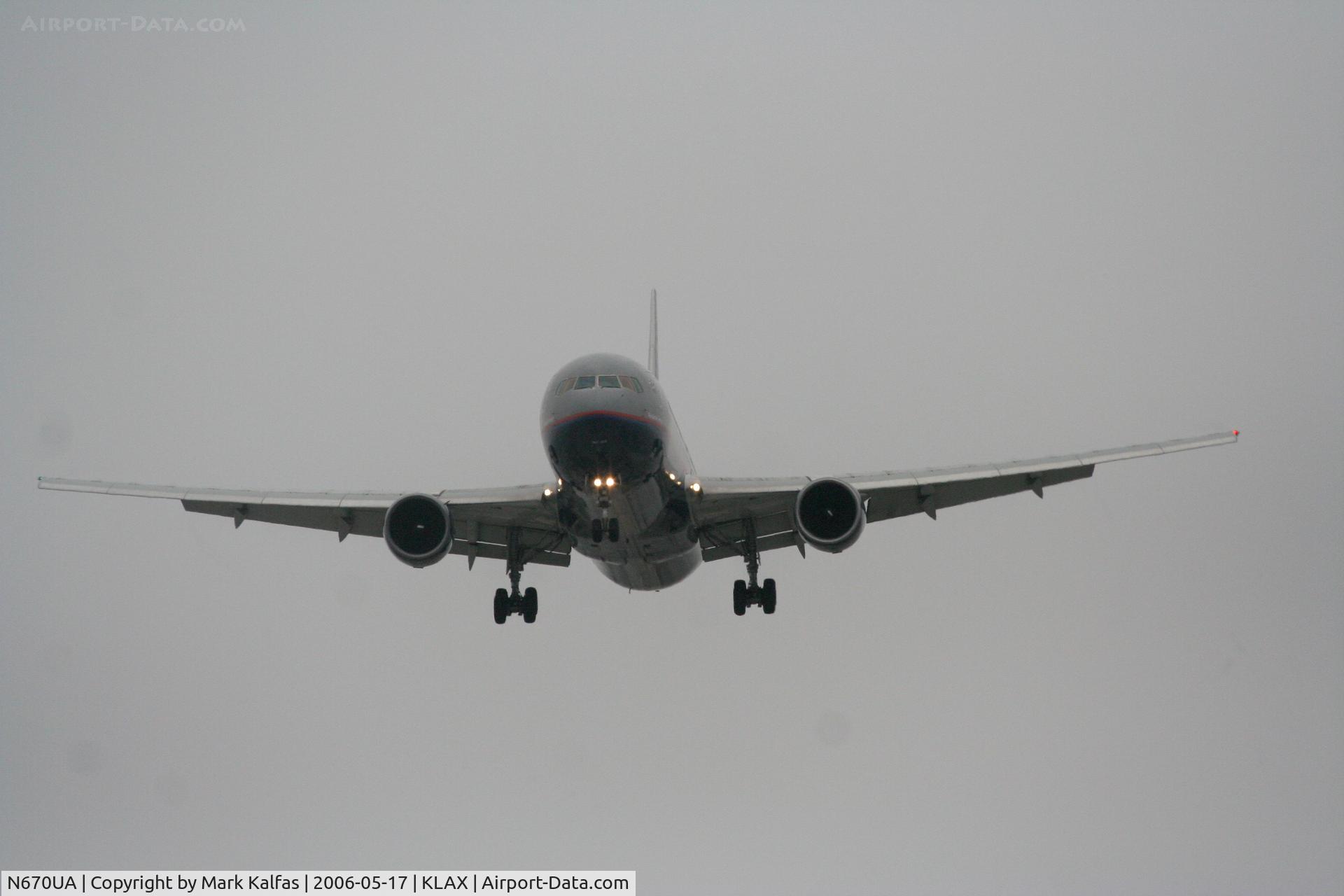 N670UA, 1999 Boeing 767-322 C/N 29240, United Airlines 767-322, N670UA on final 25L KLAX