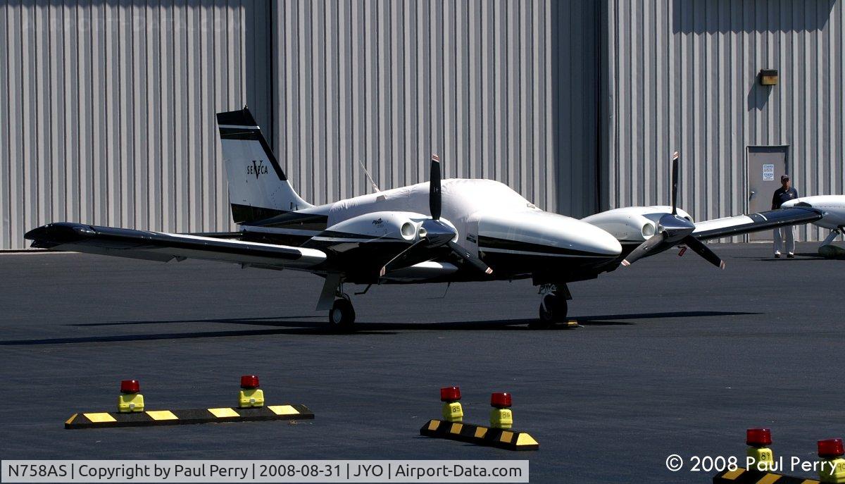 N758AS, 2000 Piper PA-34-220T Seneca C/N 3449187, Better view, down the ramp