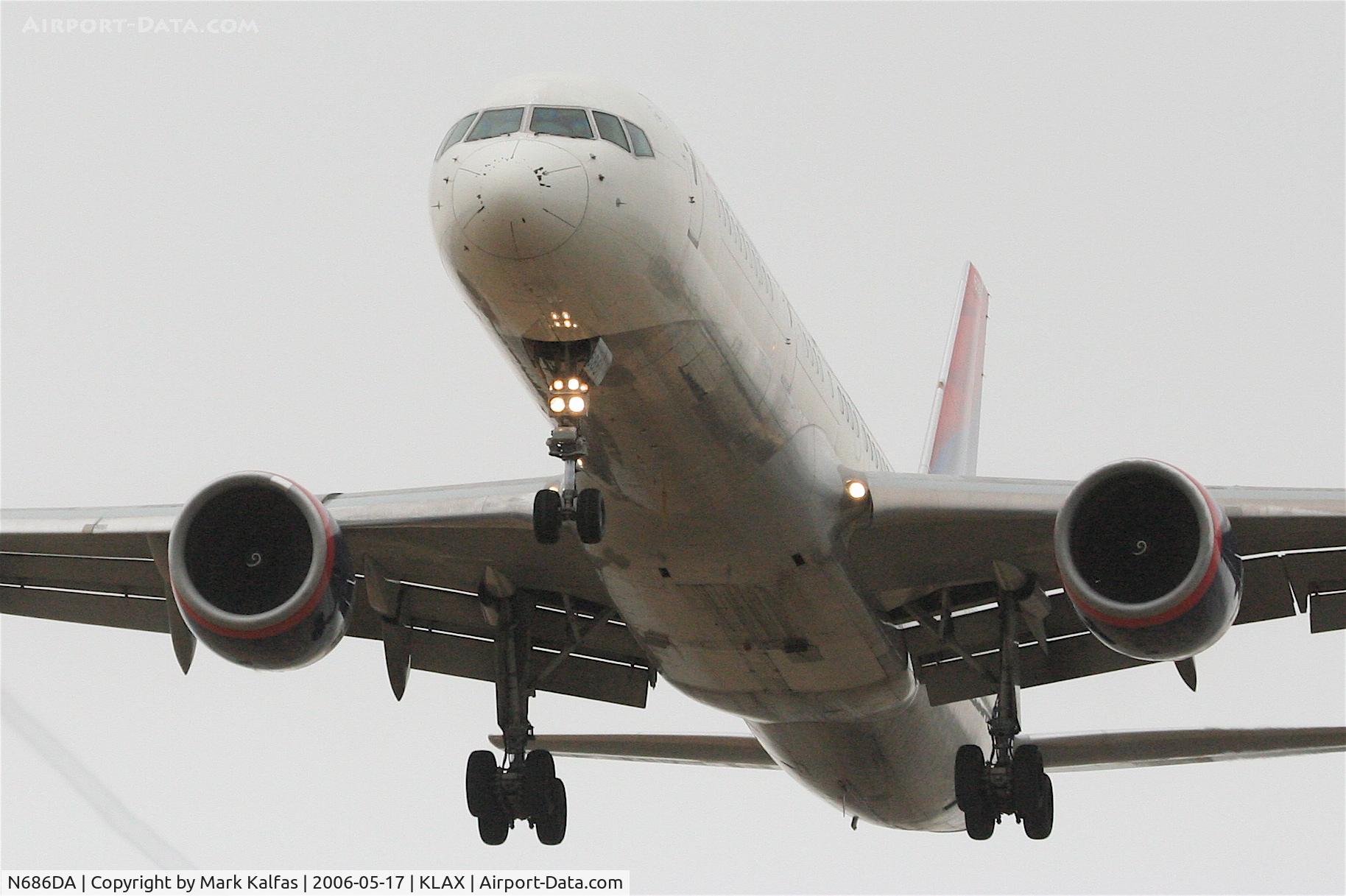 N686DA, 1995 Boeing 757-232 C/N 27589, Delta Airlines Boeing 757-232, N686DA short final 25L KLAX