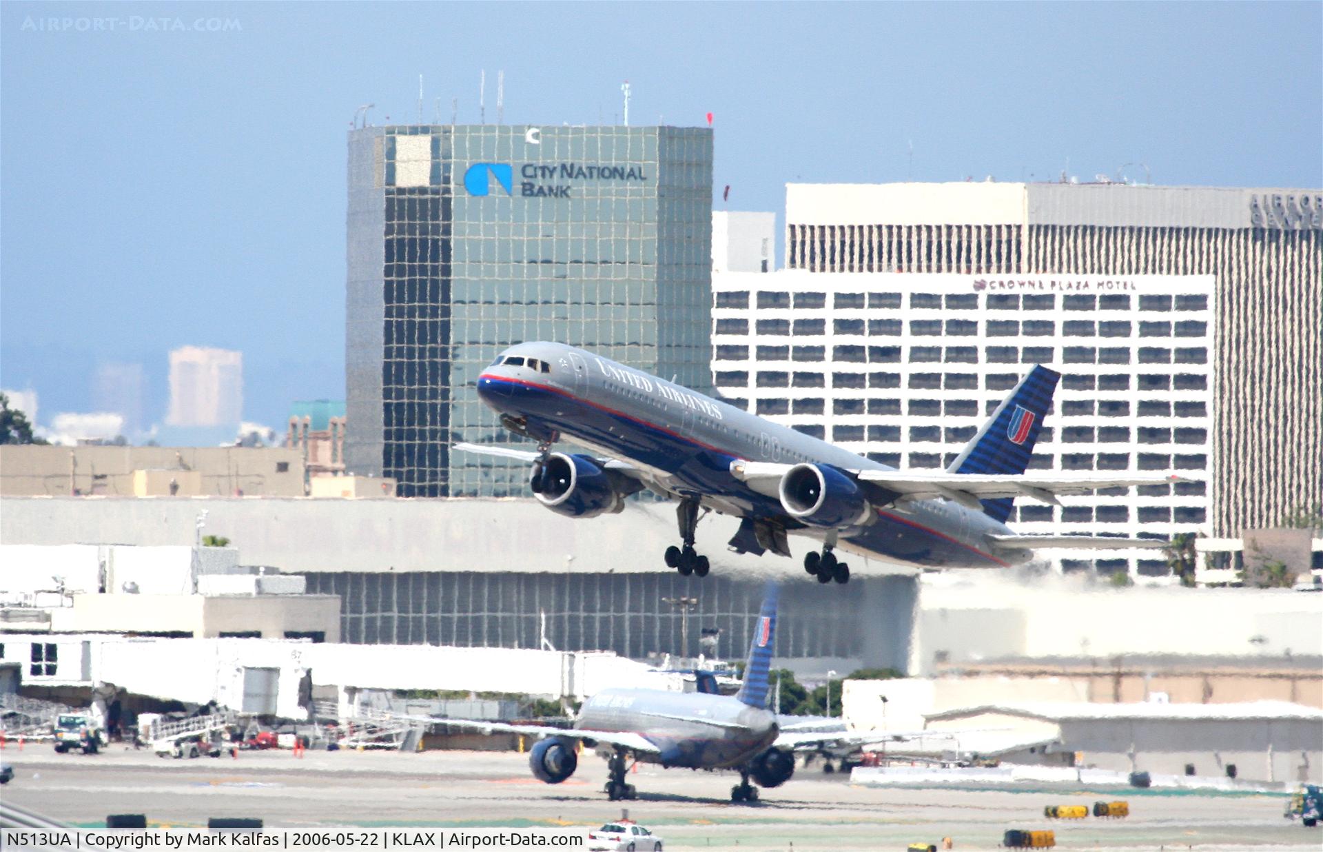 N513UA, 1990 Boeing 757-222 C/N 24810, United Airlines Boeing 757-222, N513UA departs KLAX RWY 25R
