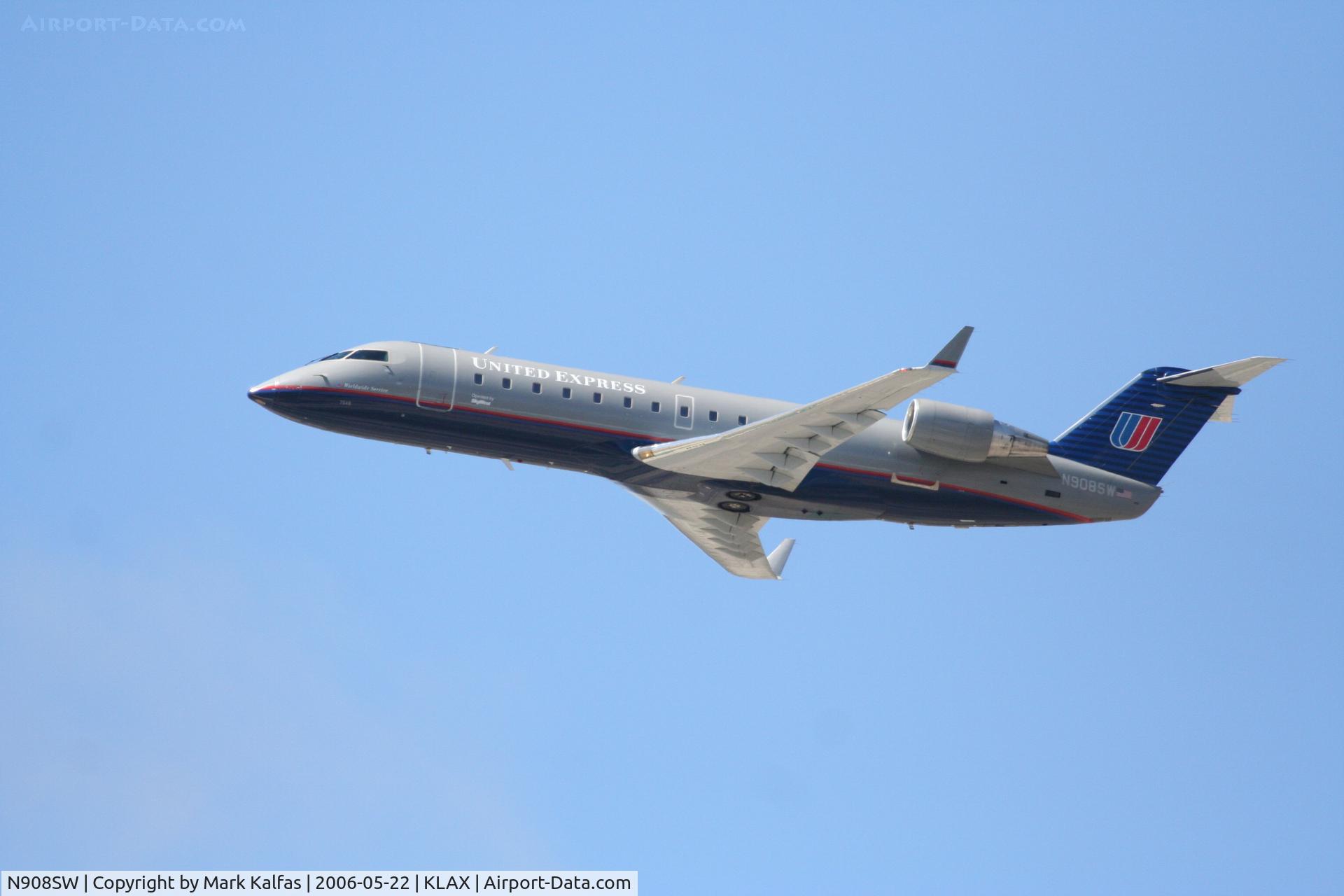 N908SW, 2001 Bombardier CRJ-200LR (CL-600-2B19) C/N 7540, United Express, (Skywest) Canadair CL-600-2B19, N908SW, departing 25R KLAX