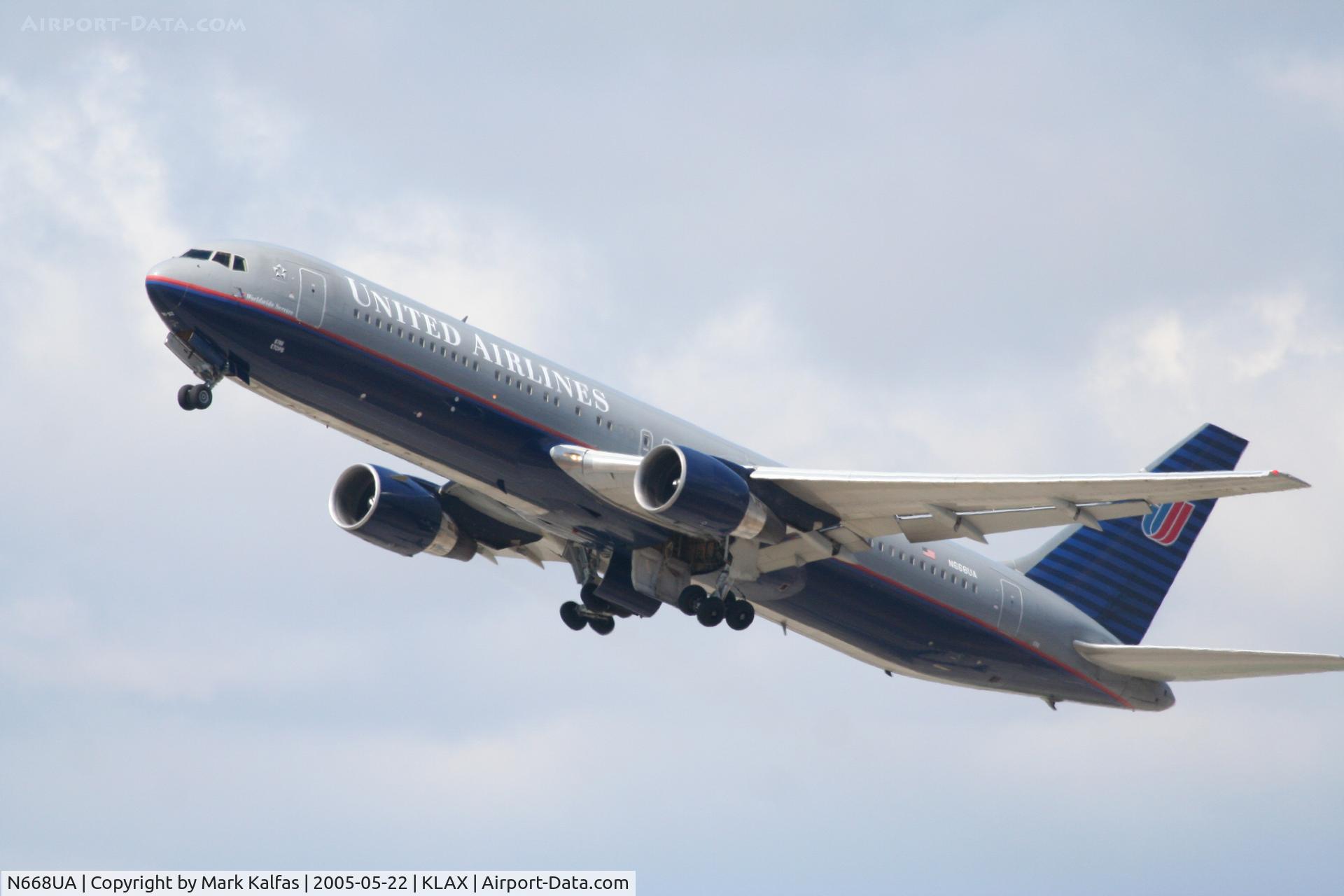 N668UA, 1999 Boeing 767-322 C/N 30024, United Airlines 767-322, N668UA departs KLAX RWY 25R