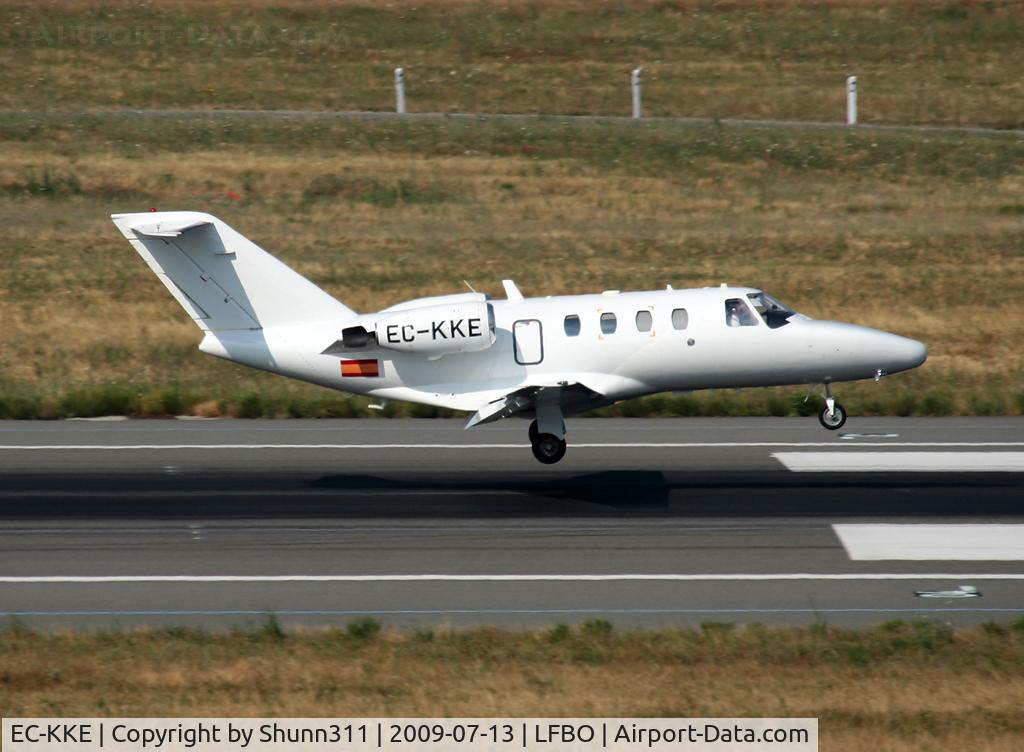 EC-KKE, 1999 Learjet 45 C/N 058, Landing rwy 14R