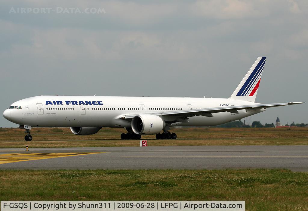 F-GSQS, 2007 Boeing 777-328/ER C/N 32962, Taxiing for departure...