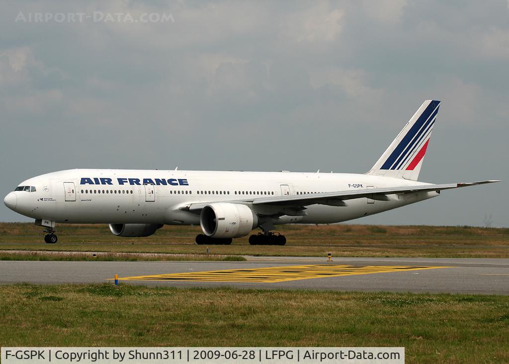 F-GSPK, 2000 Boeing 777-228/ER C/N 29010, Taxiing for departure...