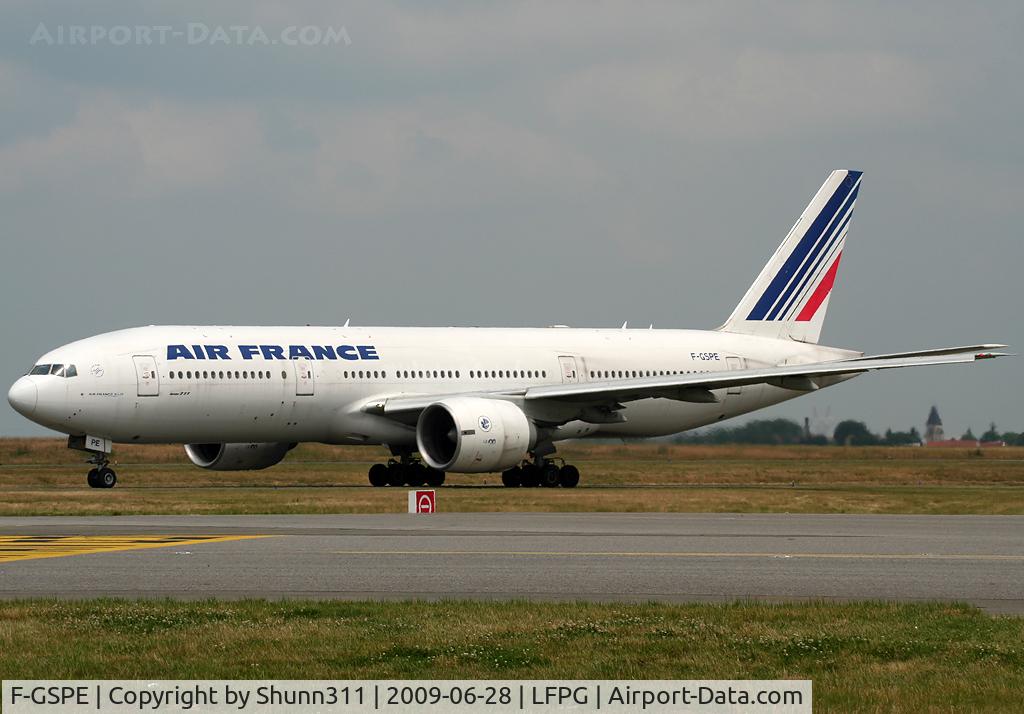 F-GSPE, 1999 Boeing 777-228/ER C/N 29006, Taxiing for departure...