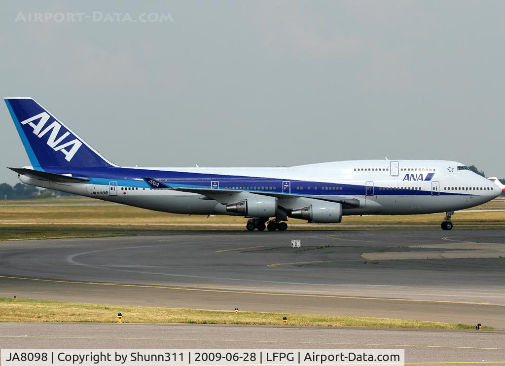 JA8098, 1991 Boeing 747-481 C/N 25207, Taxiing to his gate...