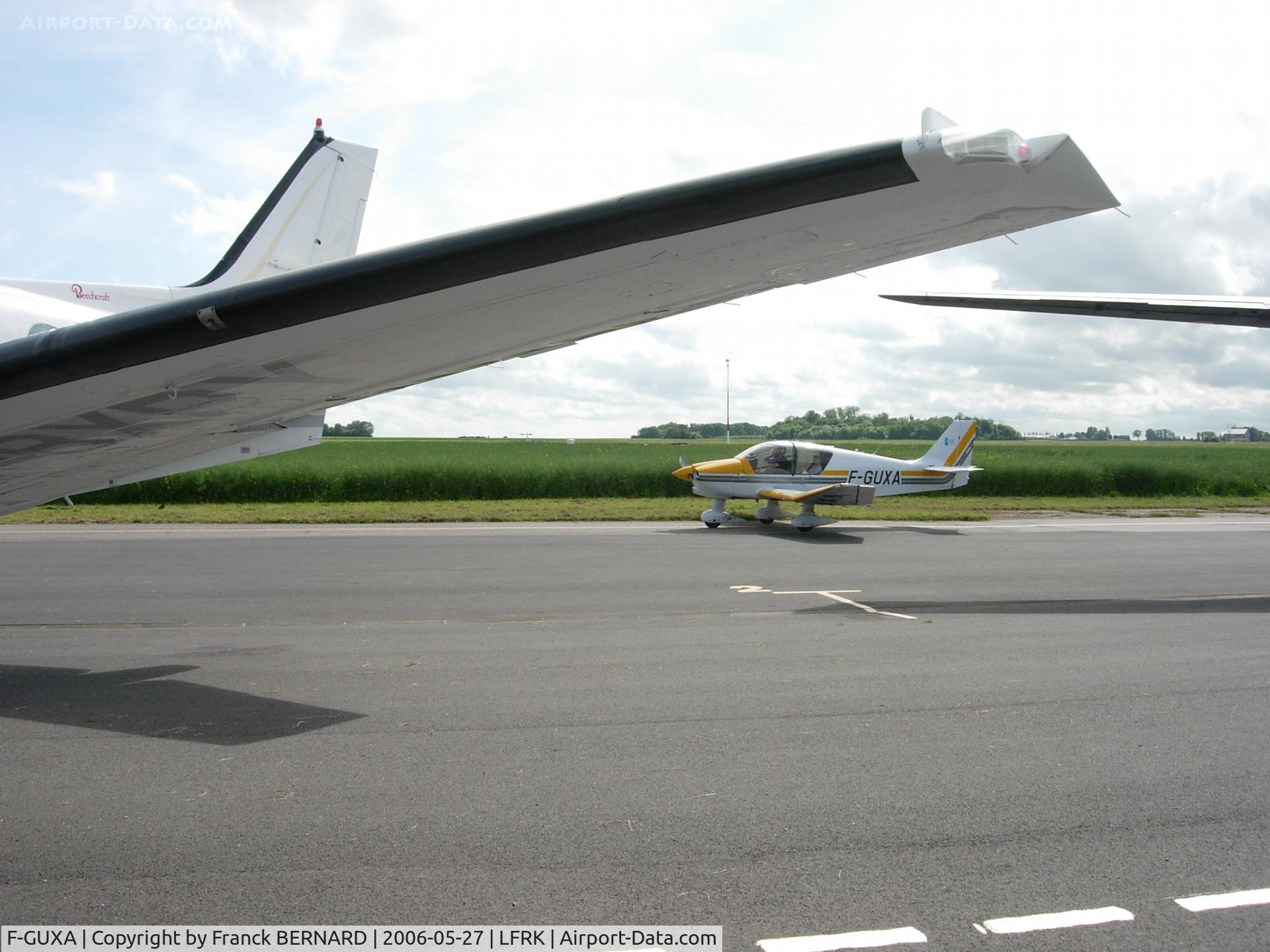 F-GUXA, Robin DR-400-120 Petit Prince C/N 2467, CARPIQUET 2006
