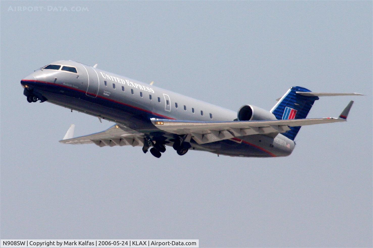 N908SW, 2001 Bombardier CRJ-200LR (CL-600-2B19) C/N 7540, United Express, (Skywest) Canadair CL-600-2B19, N908SW, departing 25R KLAX