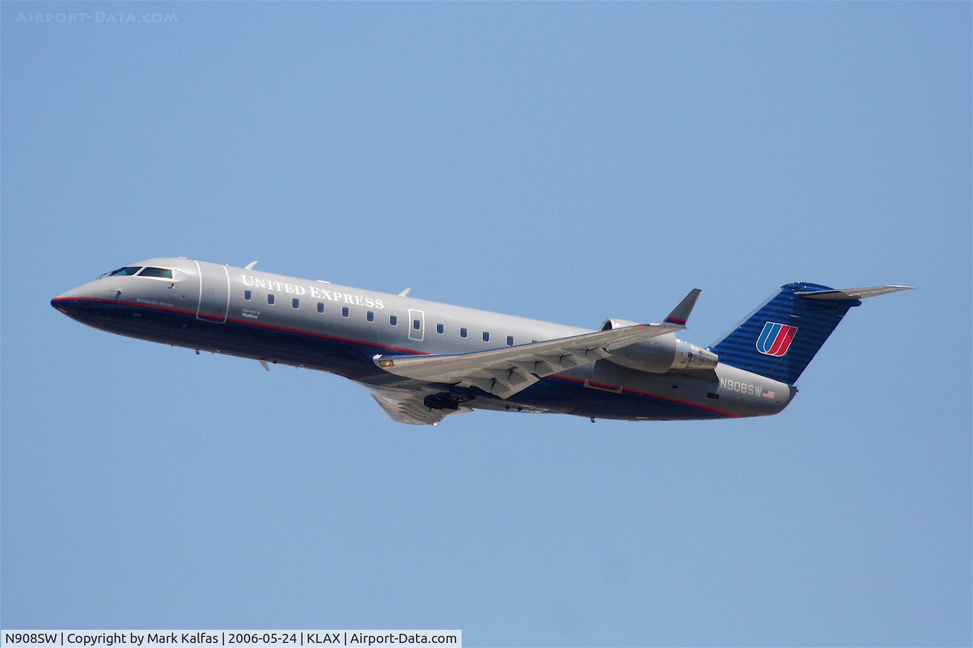 N908SW, 2001 Bombardier CRJ-200LR (CL-600-2B19) C/N 7540, United Express, (Skywest) Canadair CL-600-2B19, N908SW, departing 25R KLAX