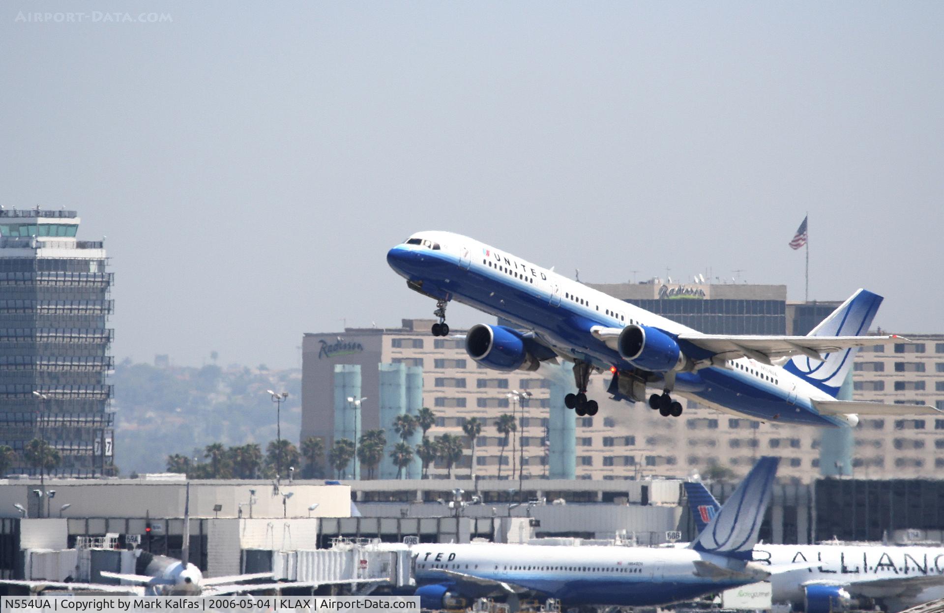 N554UA, 1992 Boeing 757-222 C/N 26644, United Airlines Boeing 757-222, N554UA departs KLAX RWY 25R