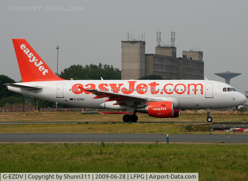 G-EZDV, 2008 Airbus A319-111 C/N 3742, Taxiing on parallels runways...