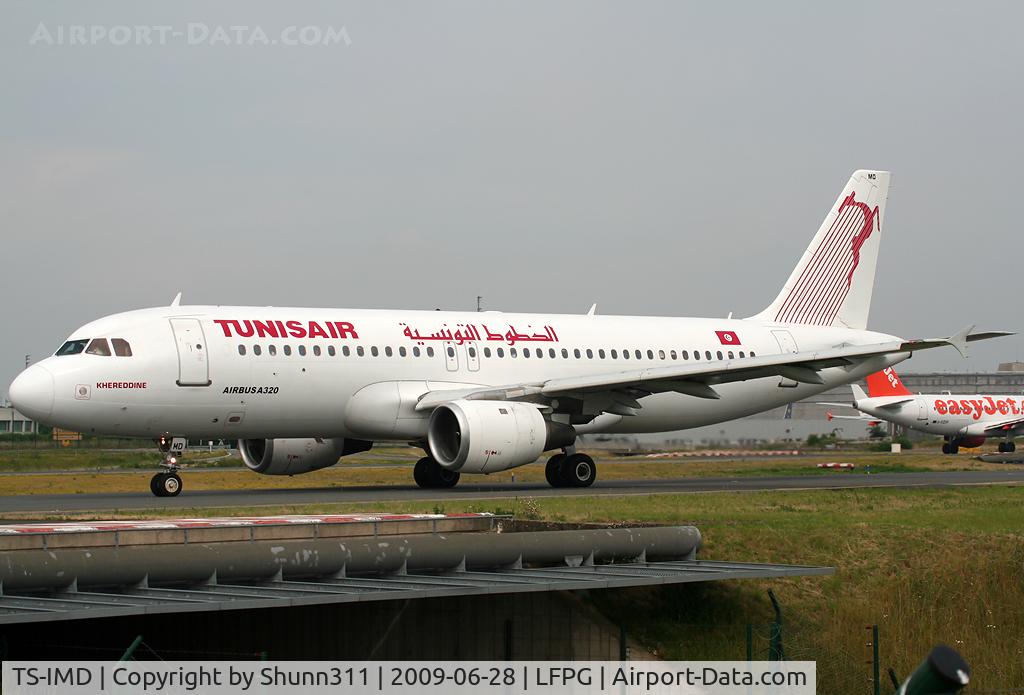 TS-IMD, 1991 Airbus A320-211 C/N 0205, Taxiing on parallels runways...