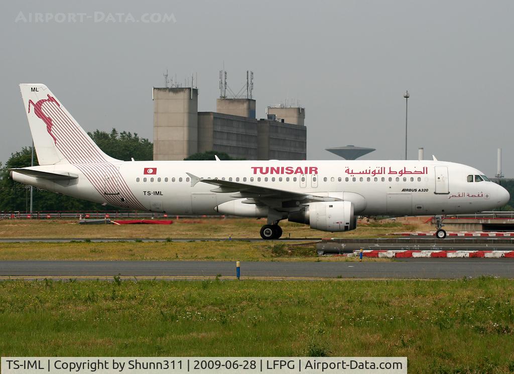TS-IML, 1999 Airbus A320-211 C/N 0958, Taxiing on parallels runways...