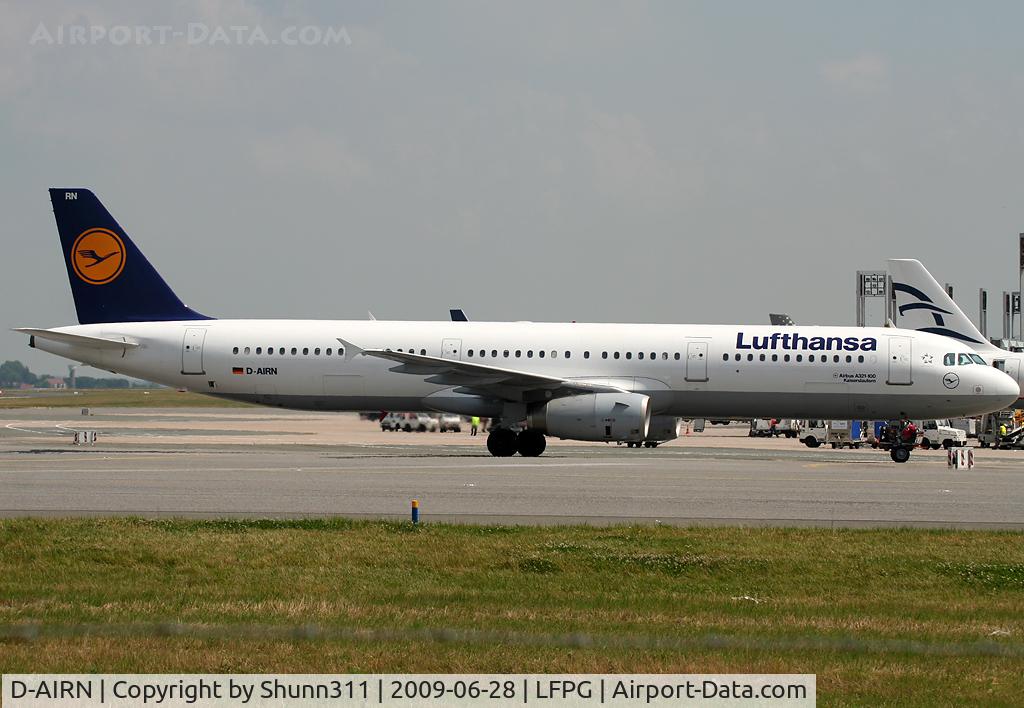 D-AIRN, 1995 Airbus A321-131 C/N 0560, Taxiing to his gate...