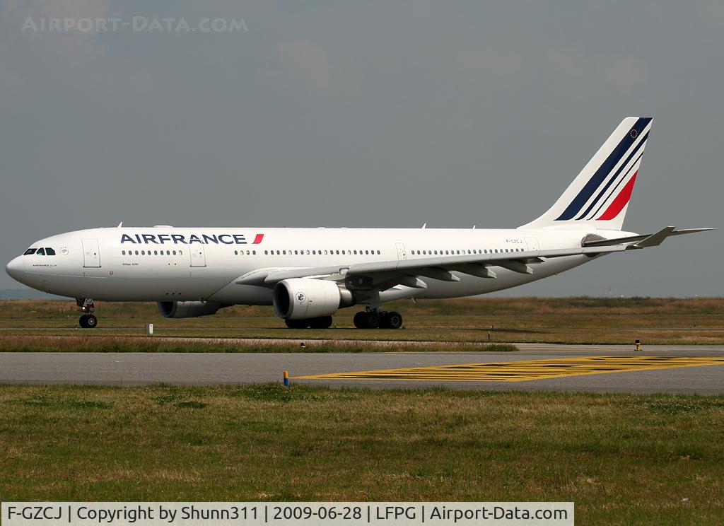 F-GZCJ, 2002 Airbus A330-203 C/N 503, Taxiing for departure in full new c/s...