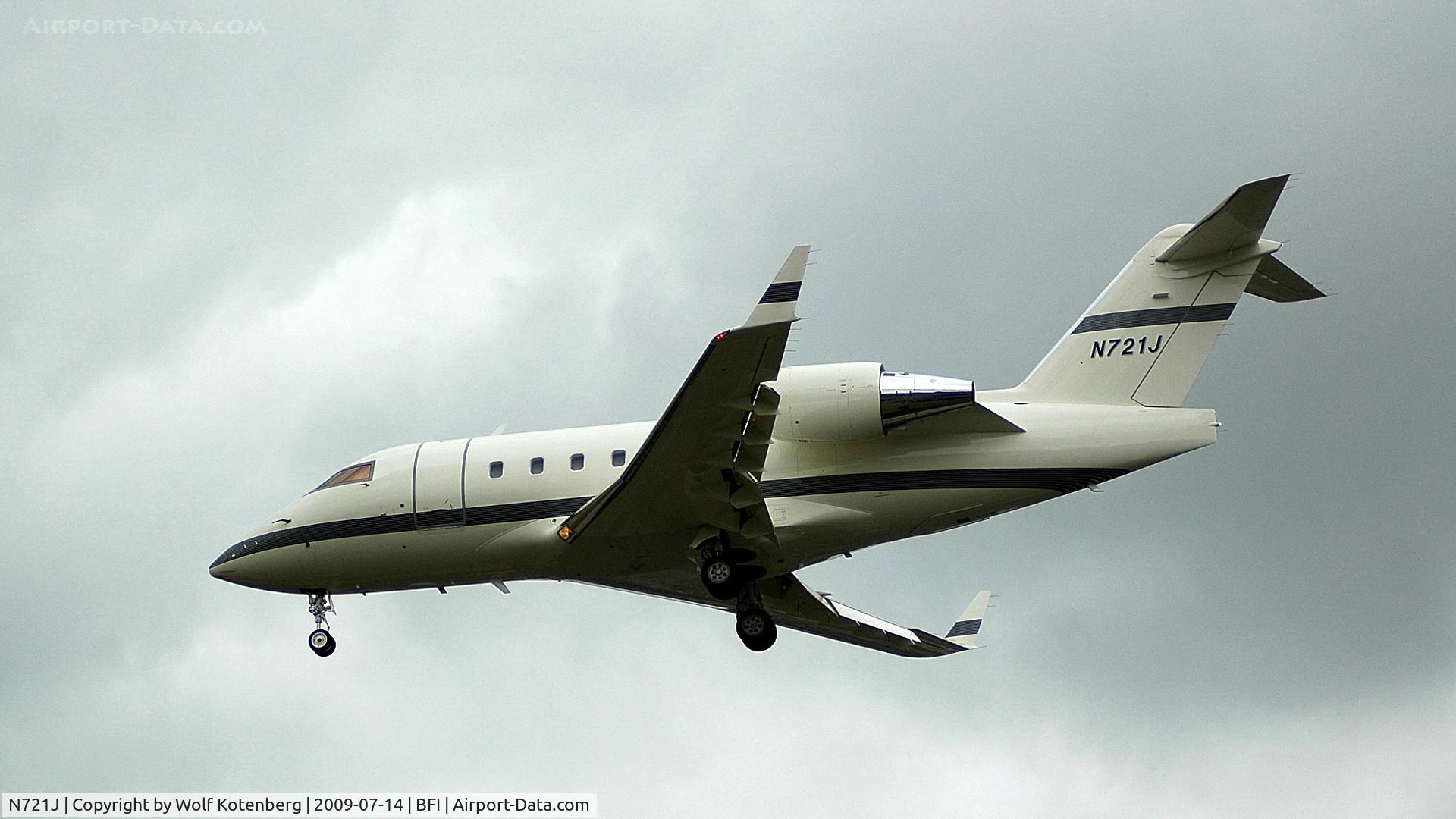 N721J, 2004 Bombardier Challenger 604 (CL-600-2B16) C/N 5590, on final