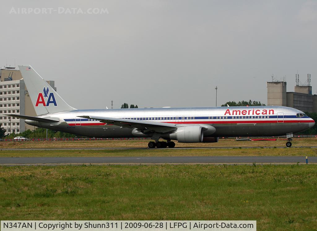 N347AN, 2003 Boeing 767-323 C/N 33086, Taxiing on parallels runways...