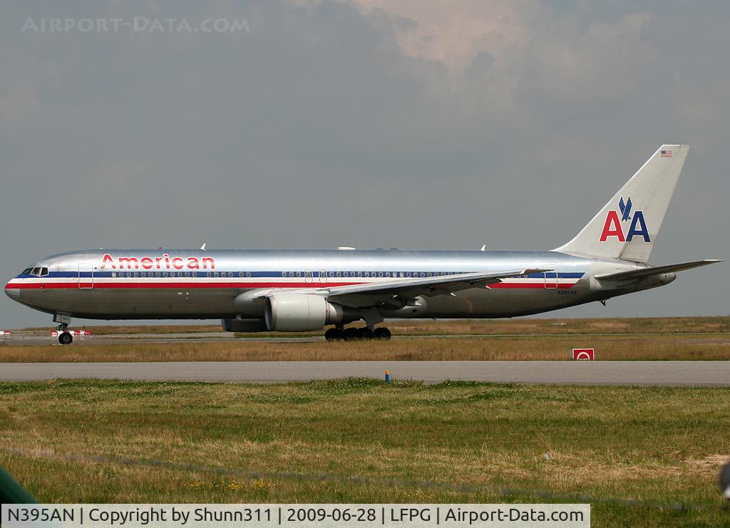 N395AN, 1998 Boeing 767-323 C/N 29432, Taxiing for departure...