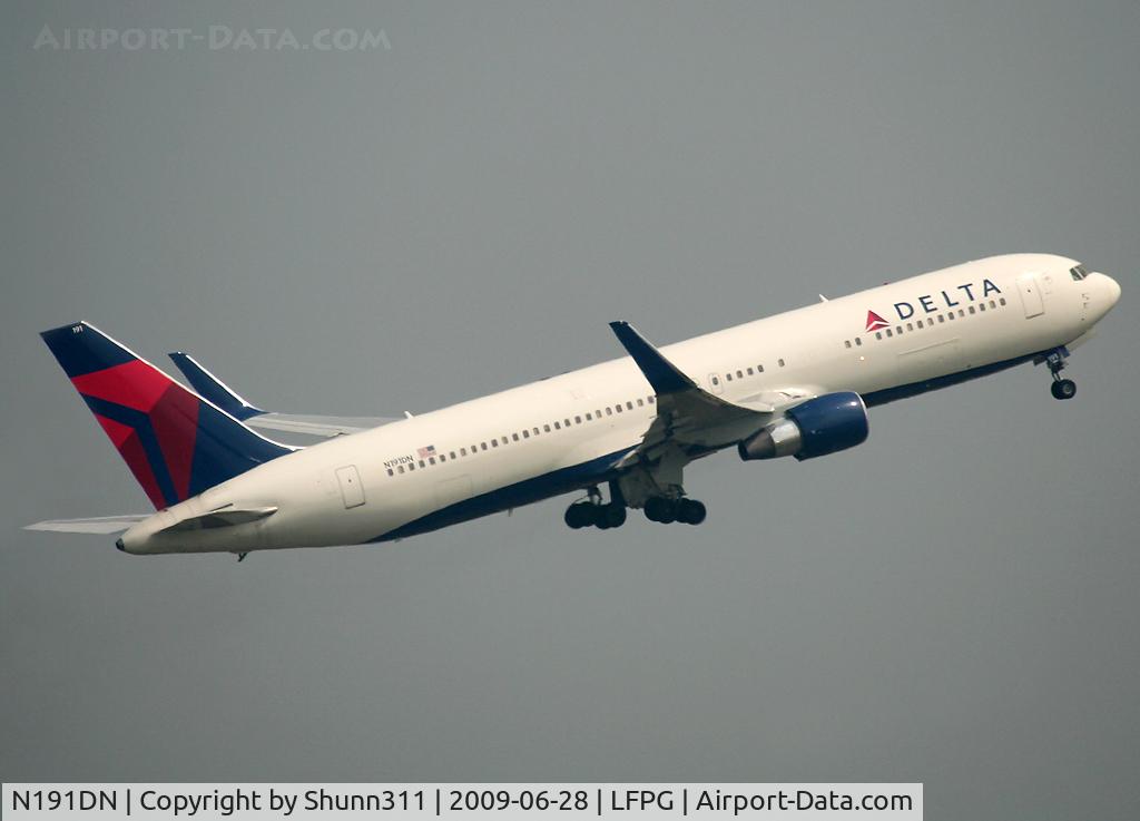 N191DN, 1997 Boeing 767-332 C/N 28448, On take off with n/c and fitted winglets...