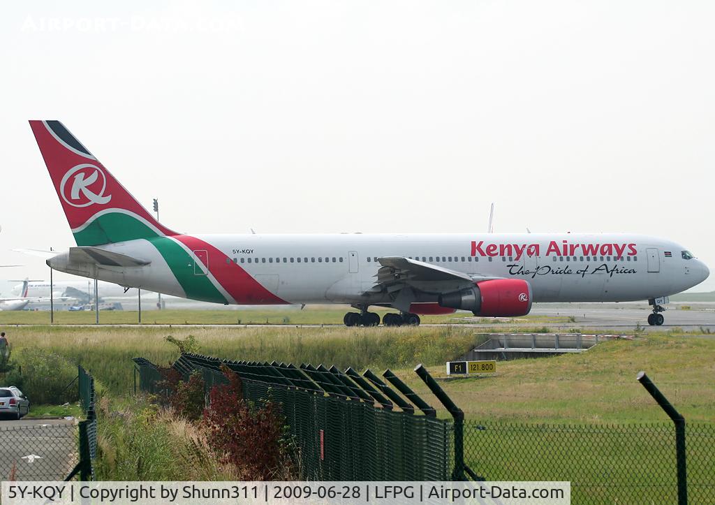 5Y-KQY, 2001 Boeing 767-36N/ER C/N 30841, Taxiing for departure...