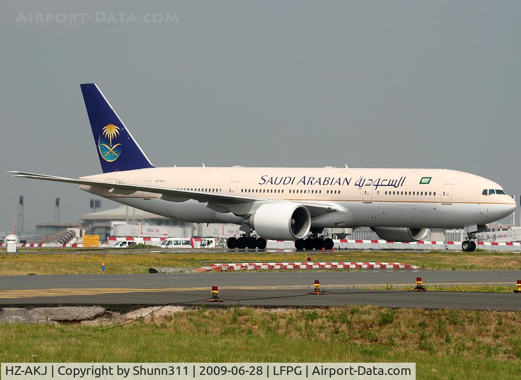HZ-AKJ, 1998 Boeing 777-268/ER C/N 28353, Taxiing for departure...