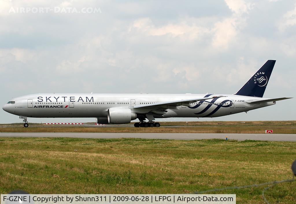 F-GZNE, 2009 Boeing 777-328/ER C/N 37432, Taxiing for departure...