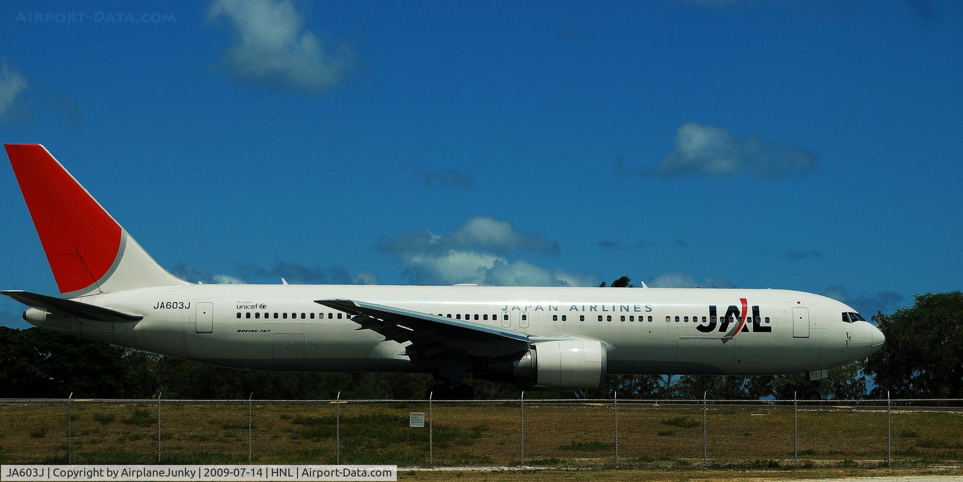 JA603J, Boeing 767-346/ER C/N 32888, Japan Airlines Taxis for takeoff at Honolulu