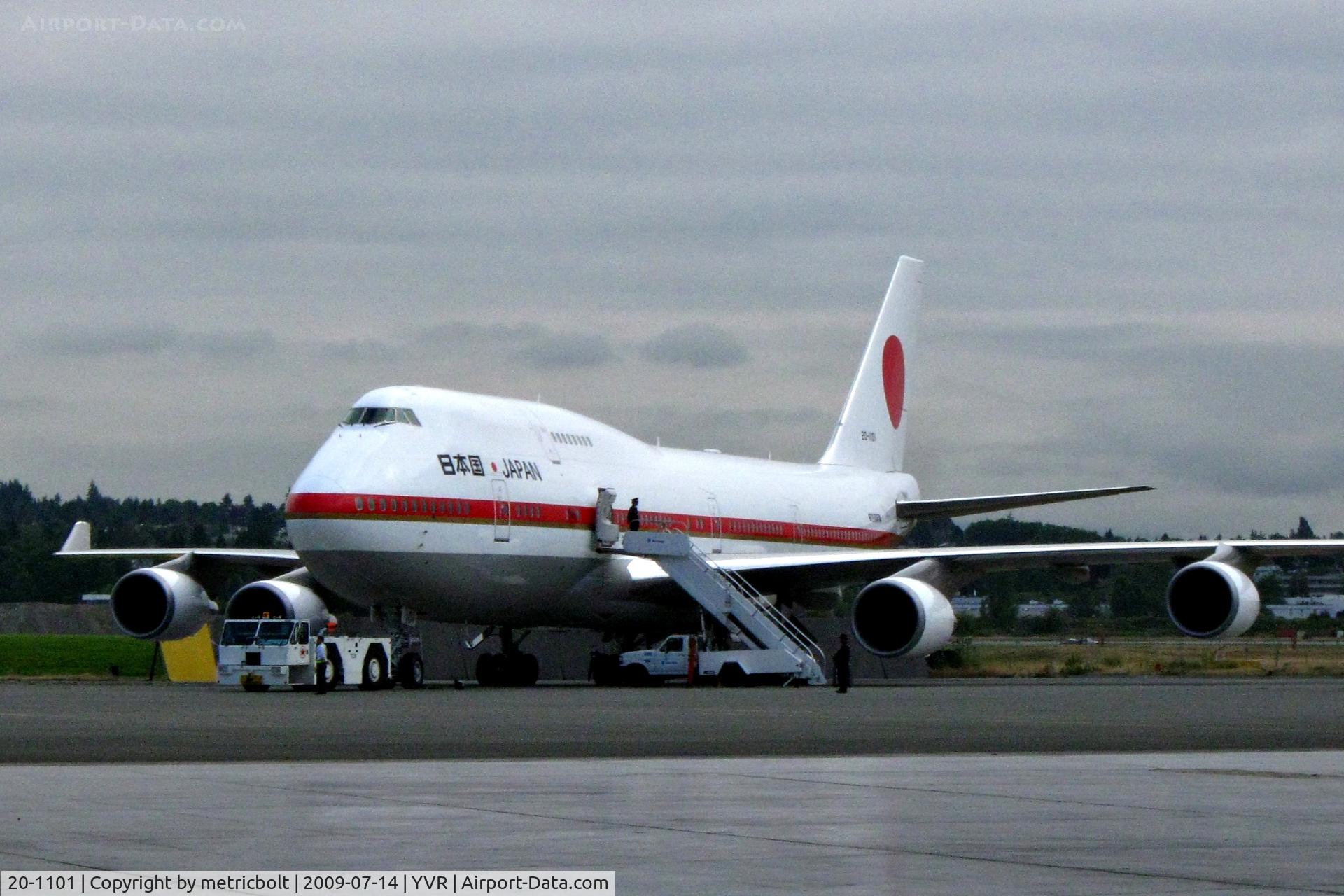 20-1101, 1990 Boeing 747-47C C/N 24730, Awaiting departure of 20-1102 taking Japanese Emperor and Empress to Hawaii