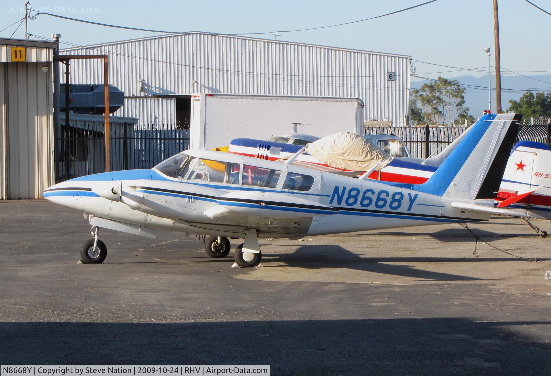 N8668Y, 1969 Piper PA-30 Twin Comanche C/N 30-1810, 1969 Piper PA-30 Twin Comanche @ RHV