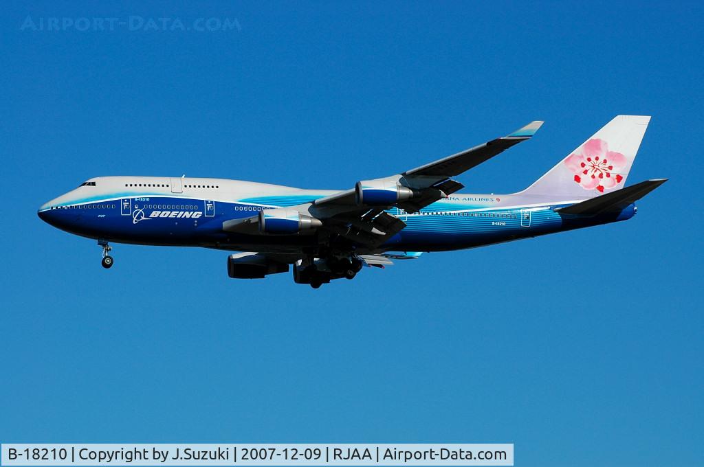 B-18210, 2004 Boeing 747-409 C/N 33734, Dinamic Blue c/s