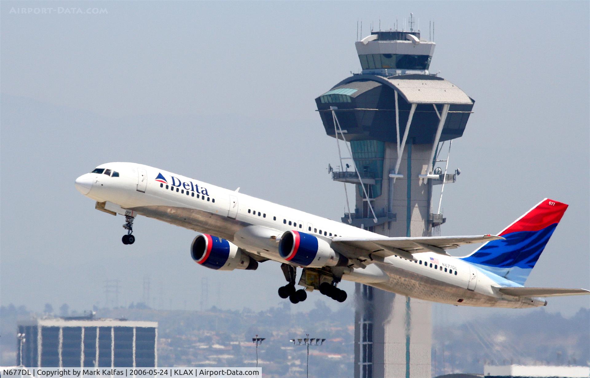 N677DL, 1992 Boeing 757-232 C/N 25982, Delta Airlines Boeing 757-232,  N677DL departing 25R KLAX