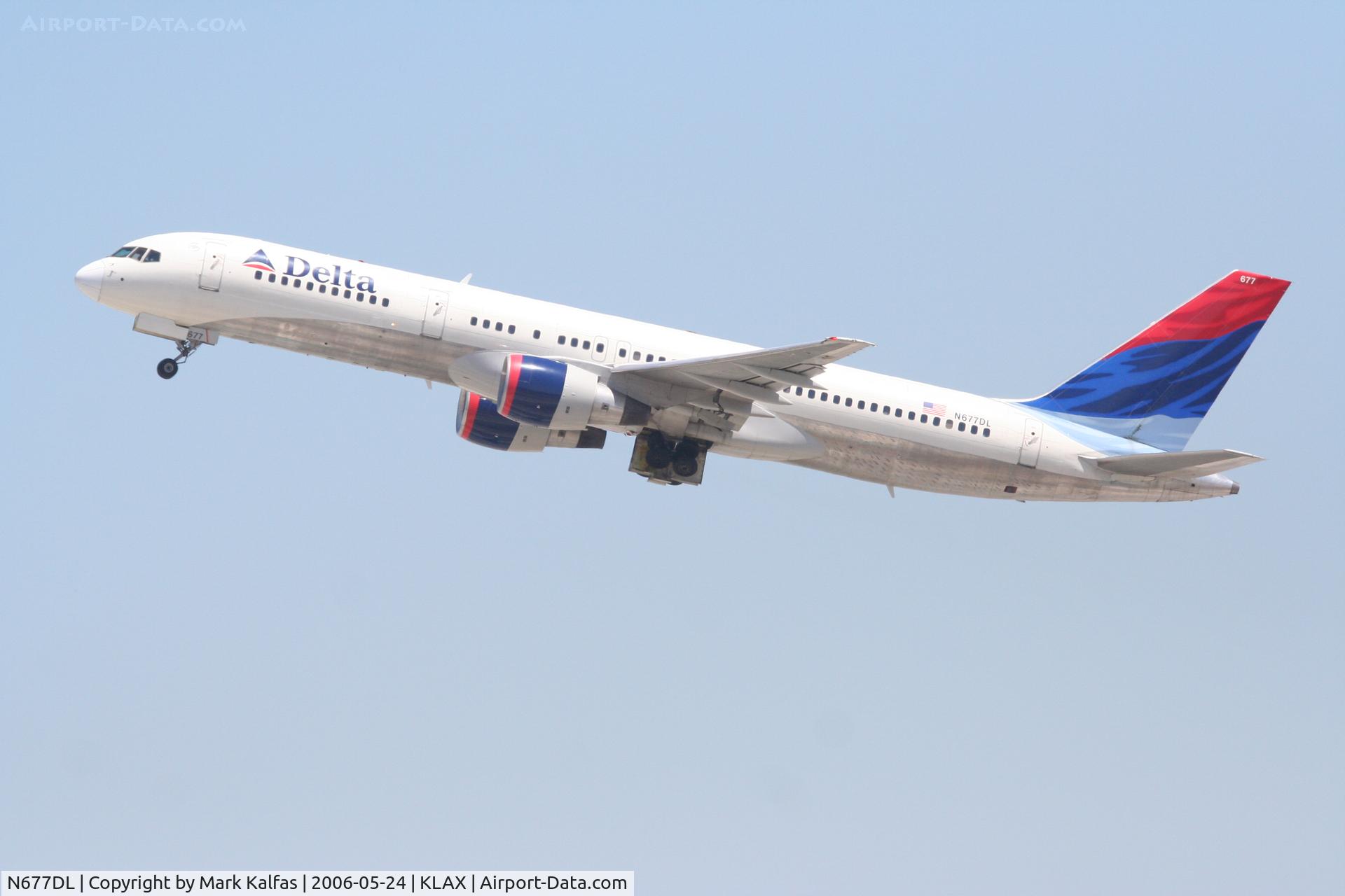 N677DL, 1992 Boeing 757-232 C/N 25982, Delta Airlines Boeing 757-232,  N677DL departing 25R KLAX