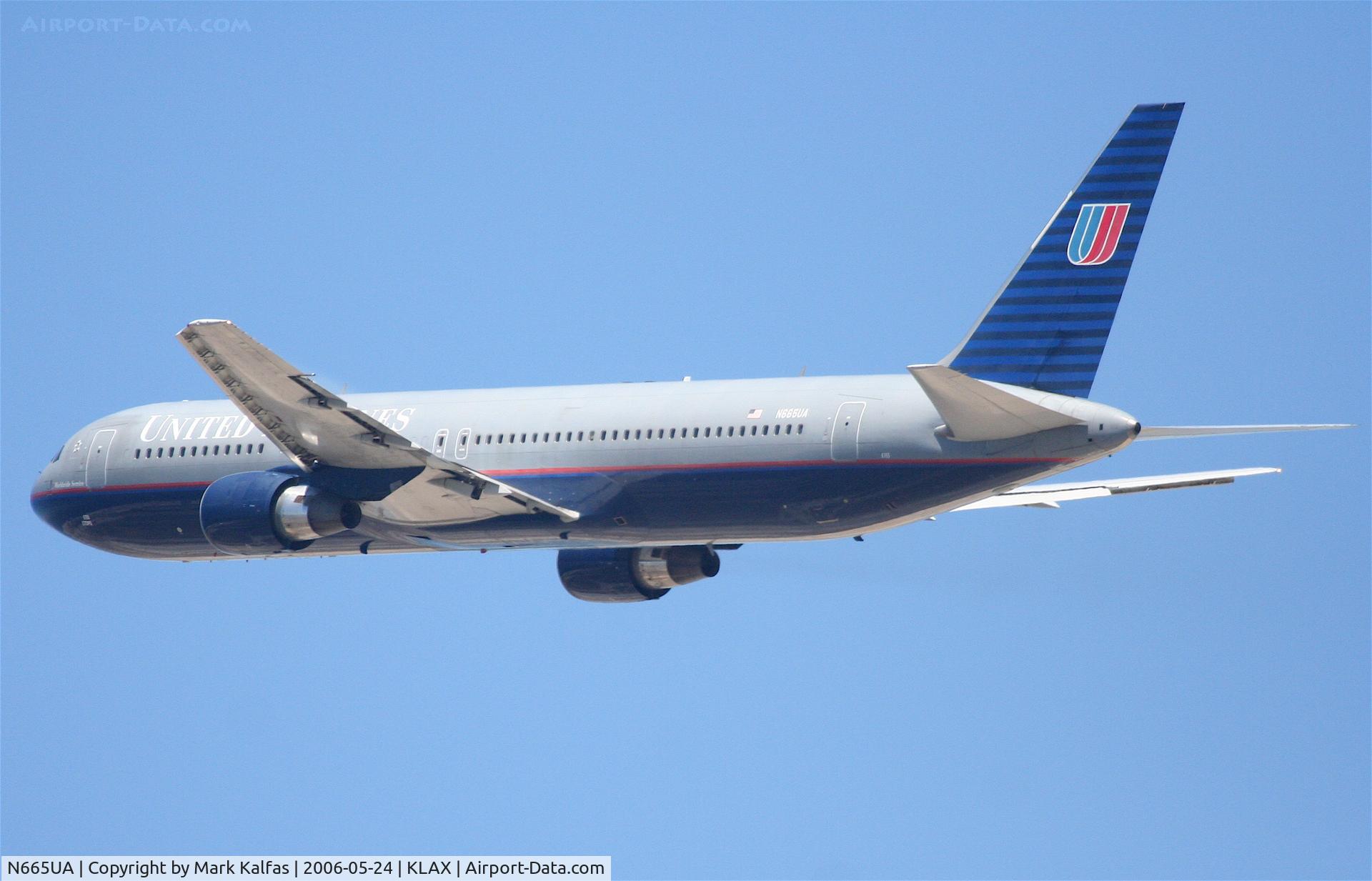 N665UA, 1998 Boeing 767-322 C/N 29237, United Airlines 767-322, N665UA departs KLAX RWY 25R