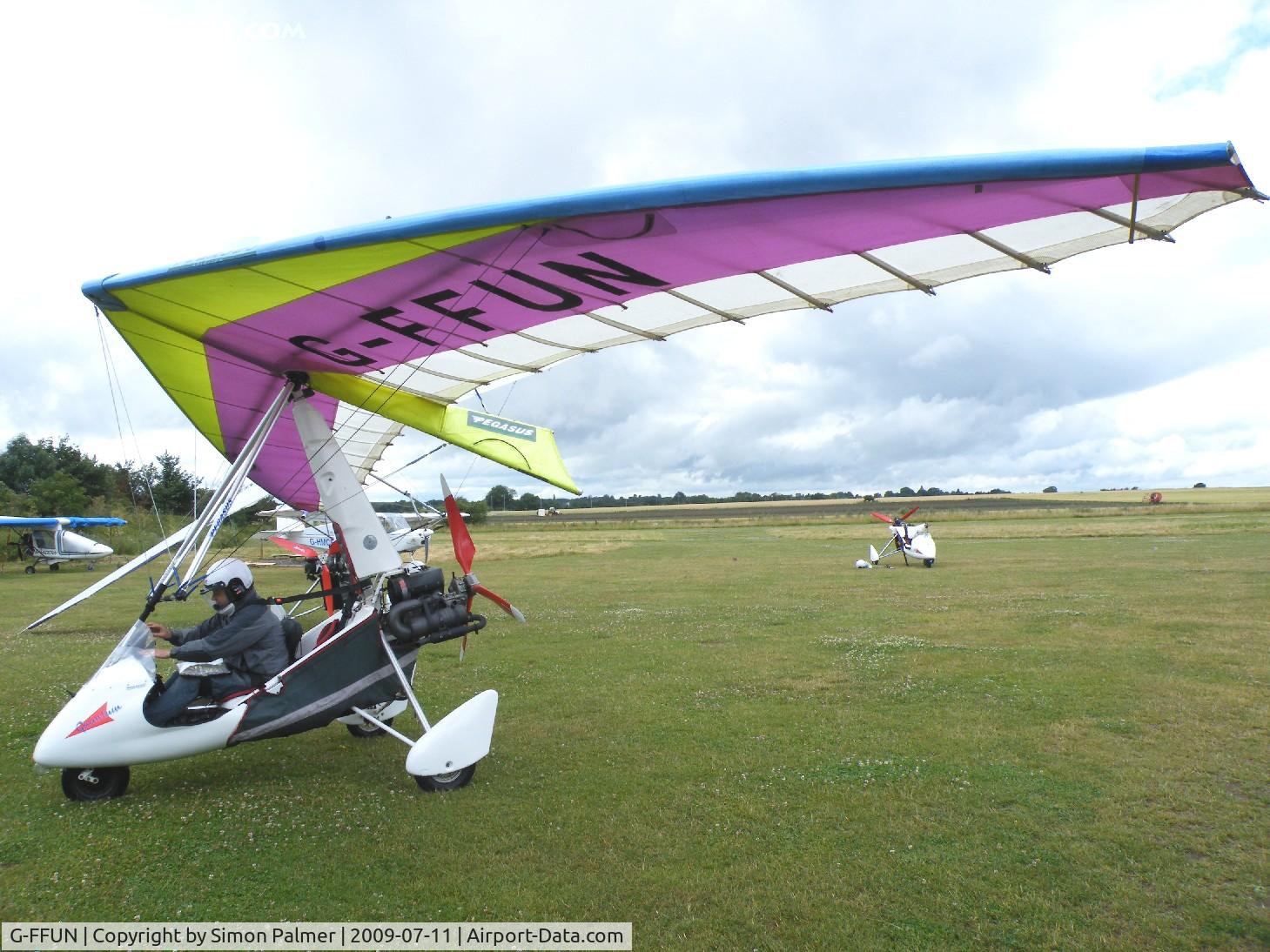G-FFUN, 1993 Solar Wings Pegasus Quantum 15 C/N 6655, Pegasus Quantum at Sandy