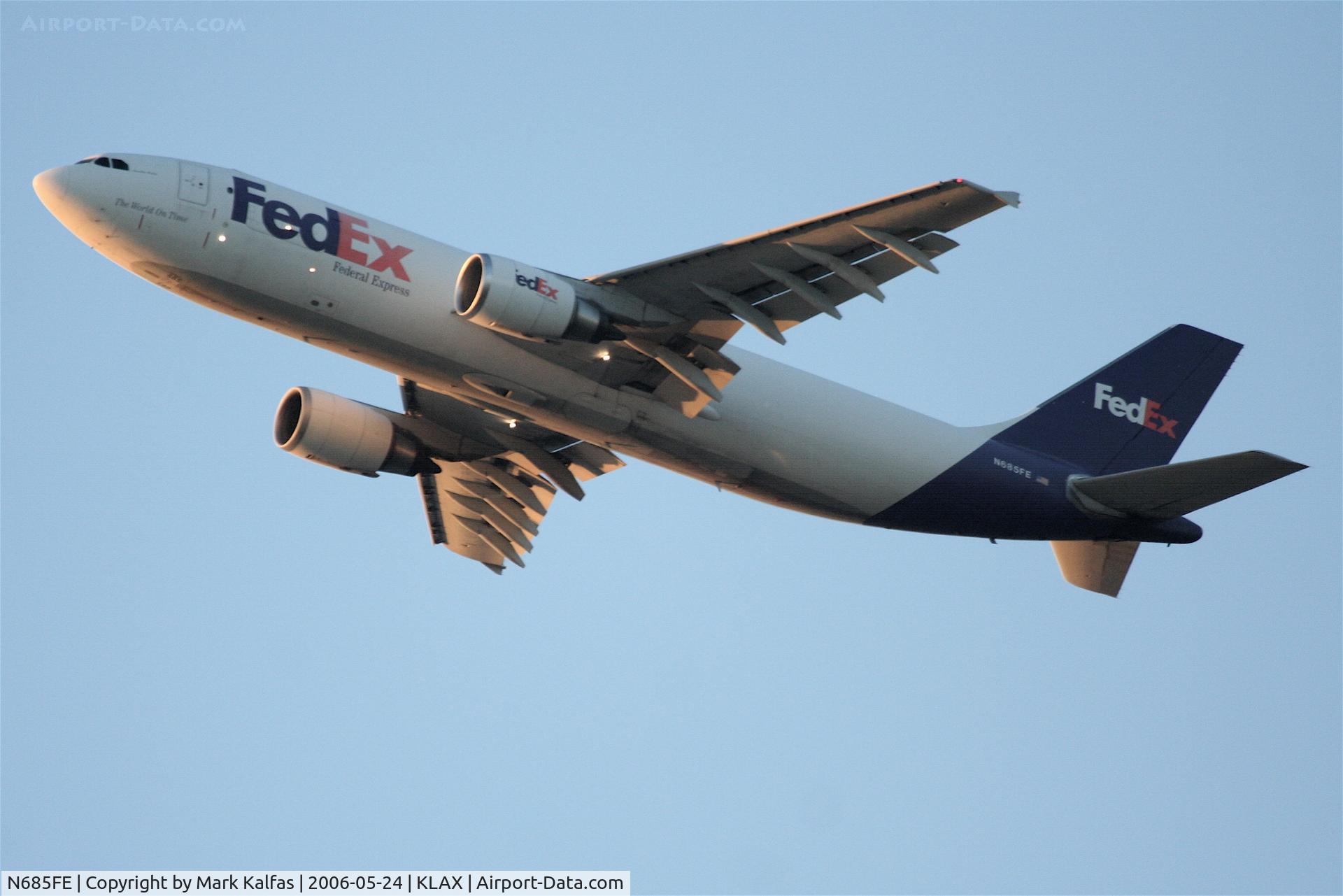 N685FE, 1999 Airbus A300F4-605R C/N 803, Fed Ex A300F4-605R, N685FE departing RWY 25L KLAX
